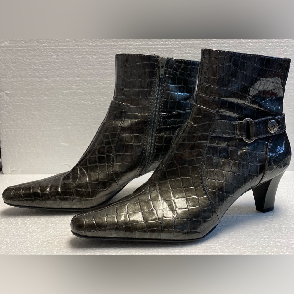 AK Anne Klein iflex Grey
Animal Skin Heeled 2" Heel
Women's Size 8M Pointed Toe